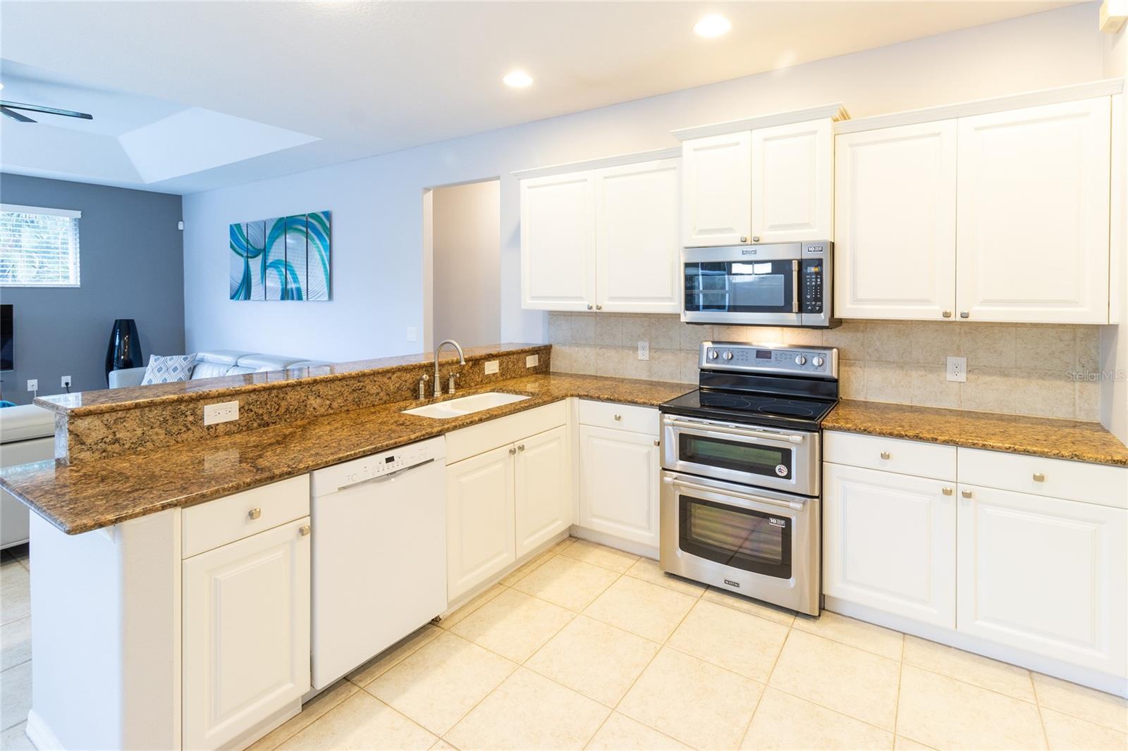 THREE OAKS - Residential