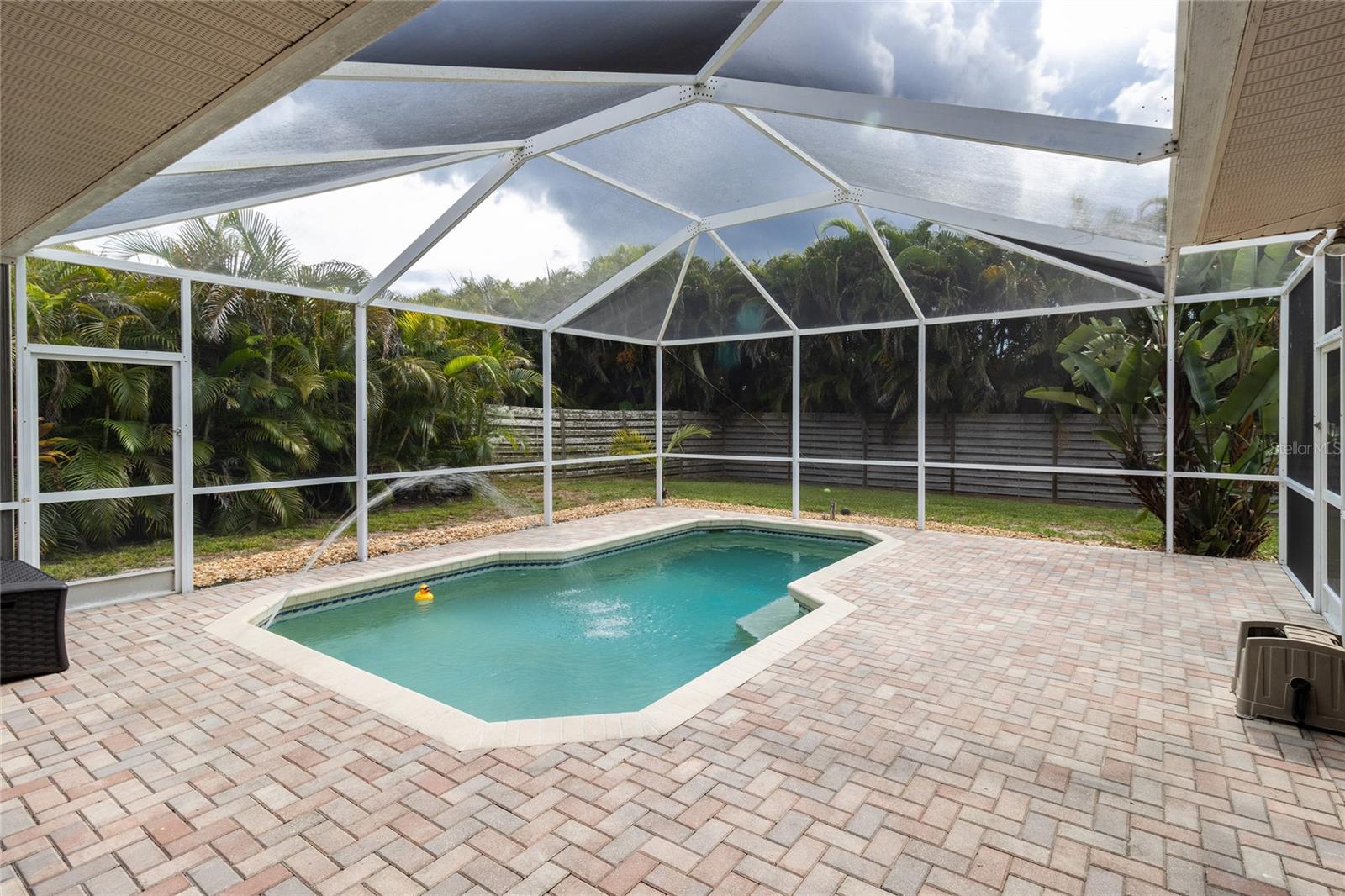 THREE OAKS - Residential