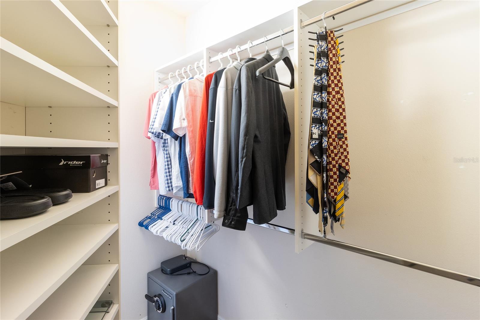 THREE OAKS - Residential