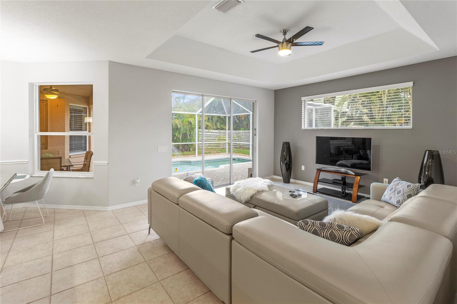 THREE OAKS - Residential