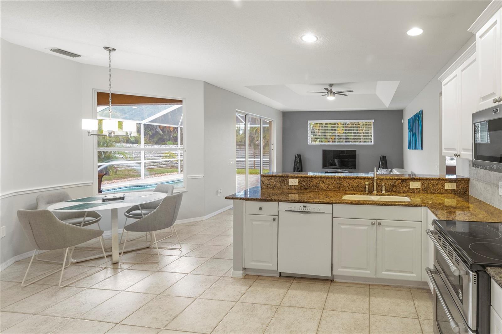 THREE OAKS - Residential