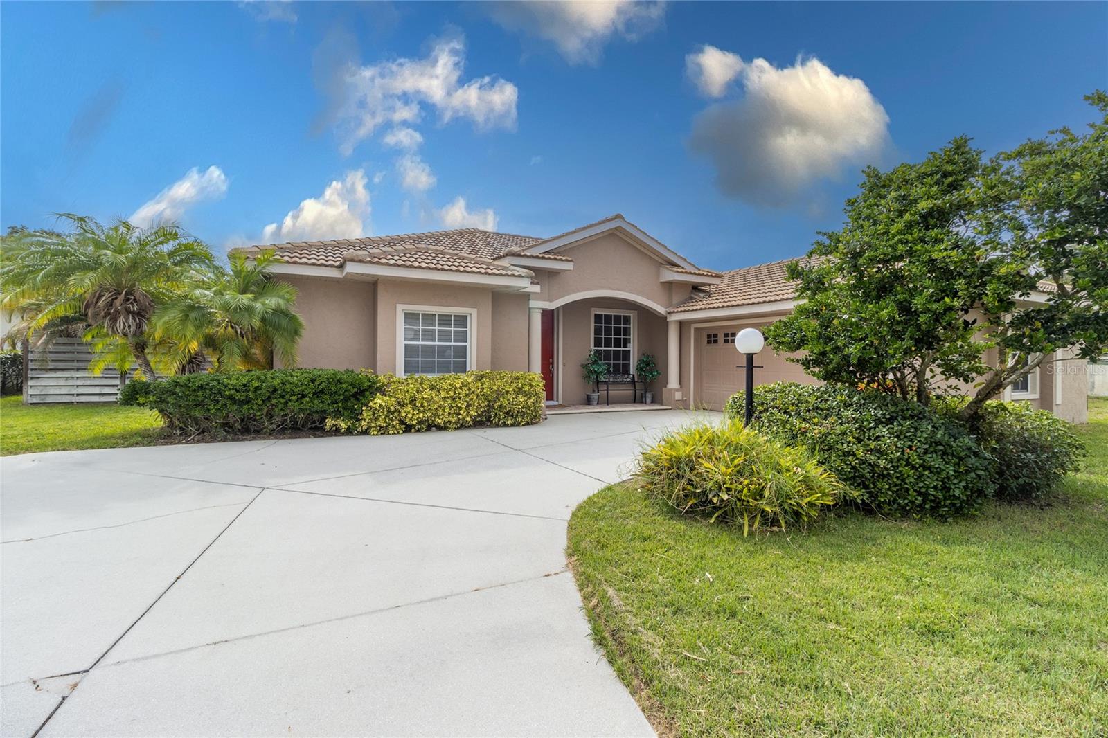 THREE OAKS - Residential