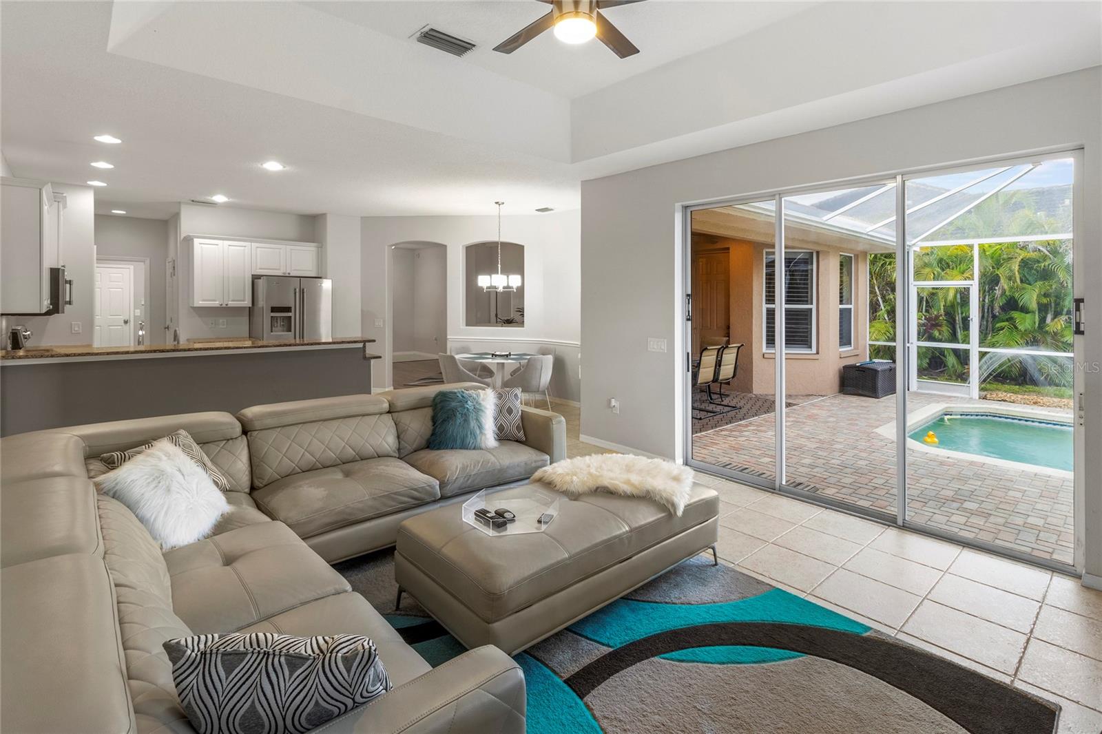 THREE OAKS - Residential