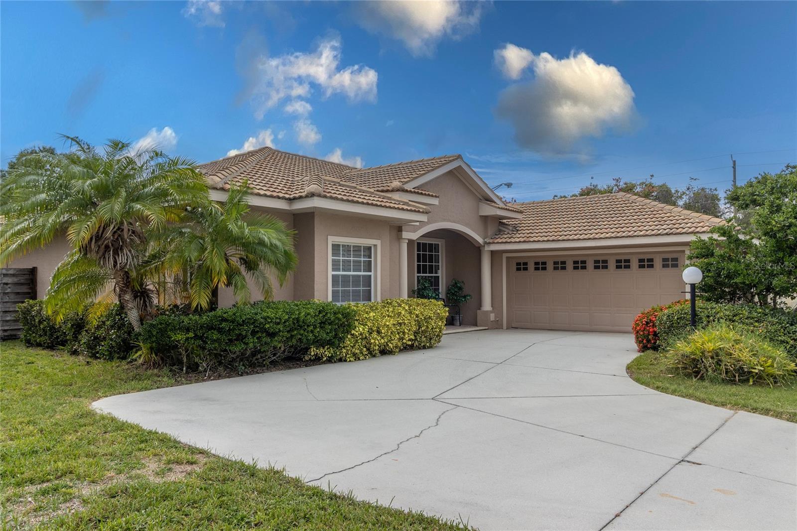 THREE OAKS - Residential