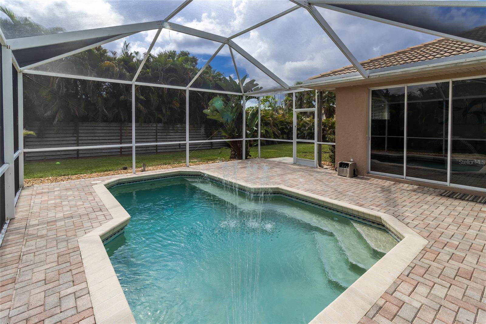 THREE OAKS - Residential