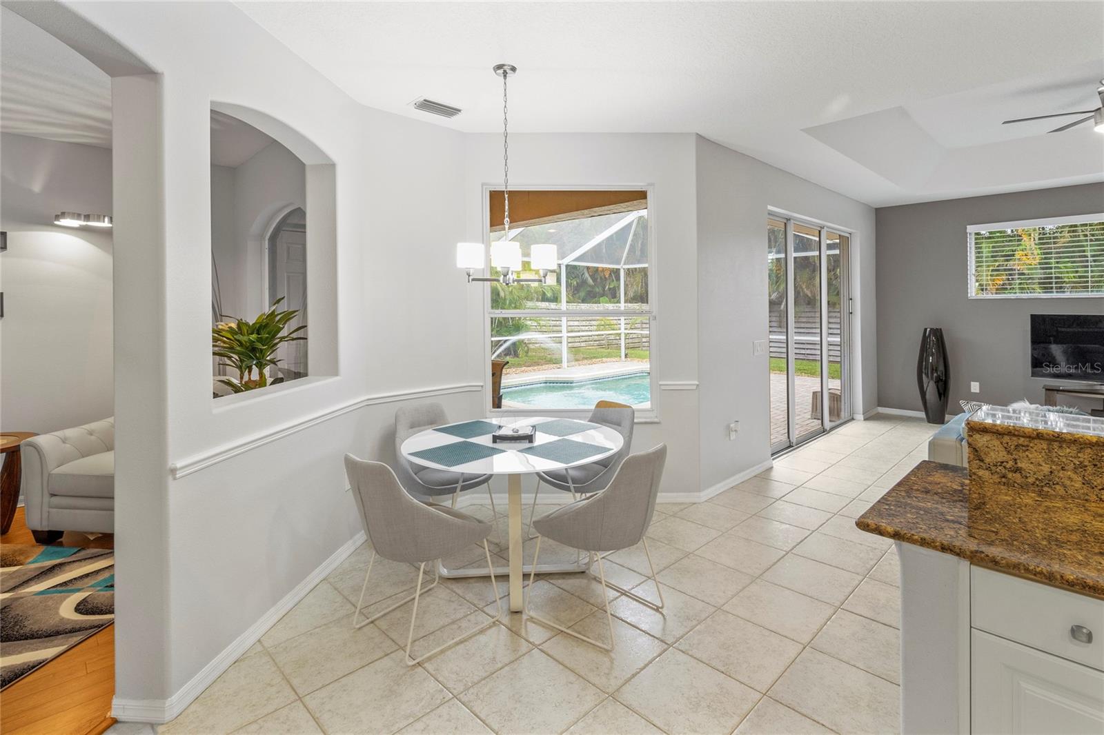 THREE OAKS - Residential