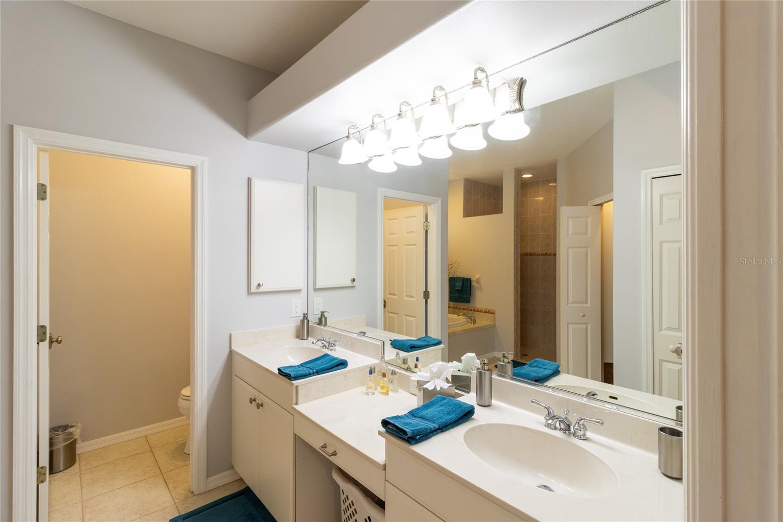 THREE OAKS - Residential