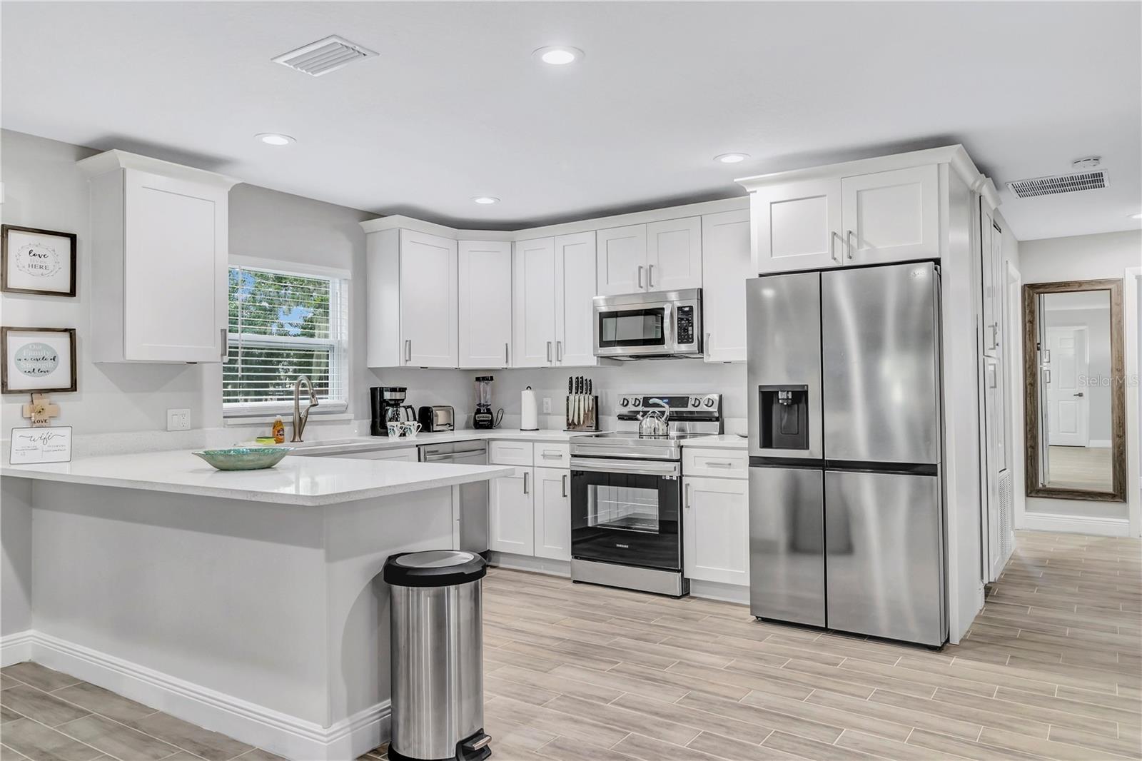 FLORIDA LAND & IMPROV CO ADD - Residential Lease