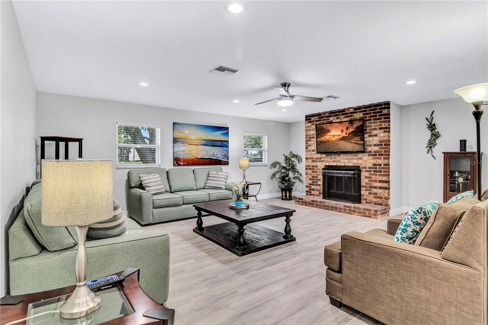 FLORIDA LAND & IMPROV CO ADD - Residential Lease