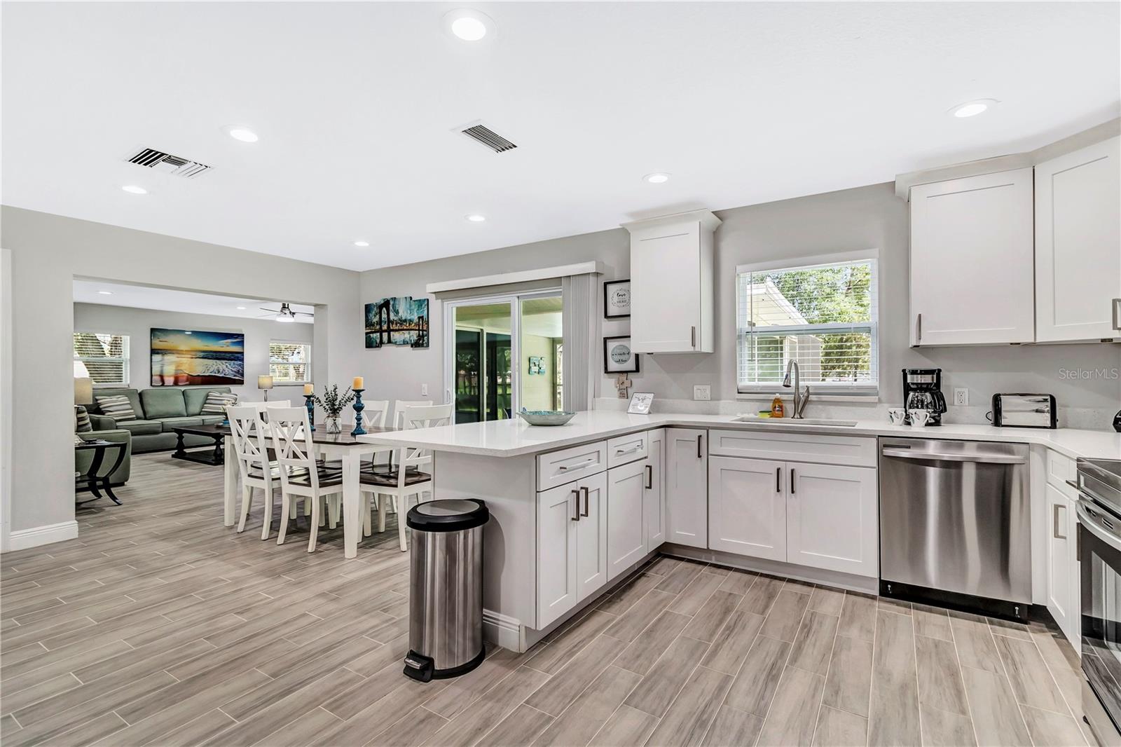 FLORIDA LAND & IMPROV CO ADD - Residential Lease