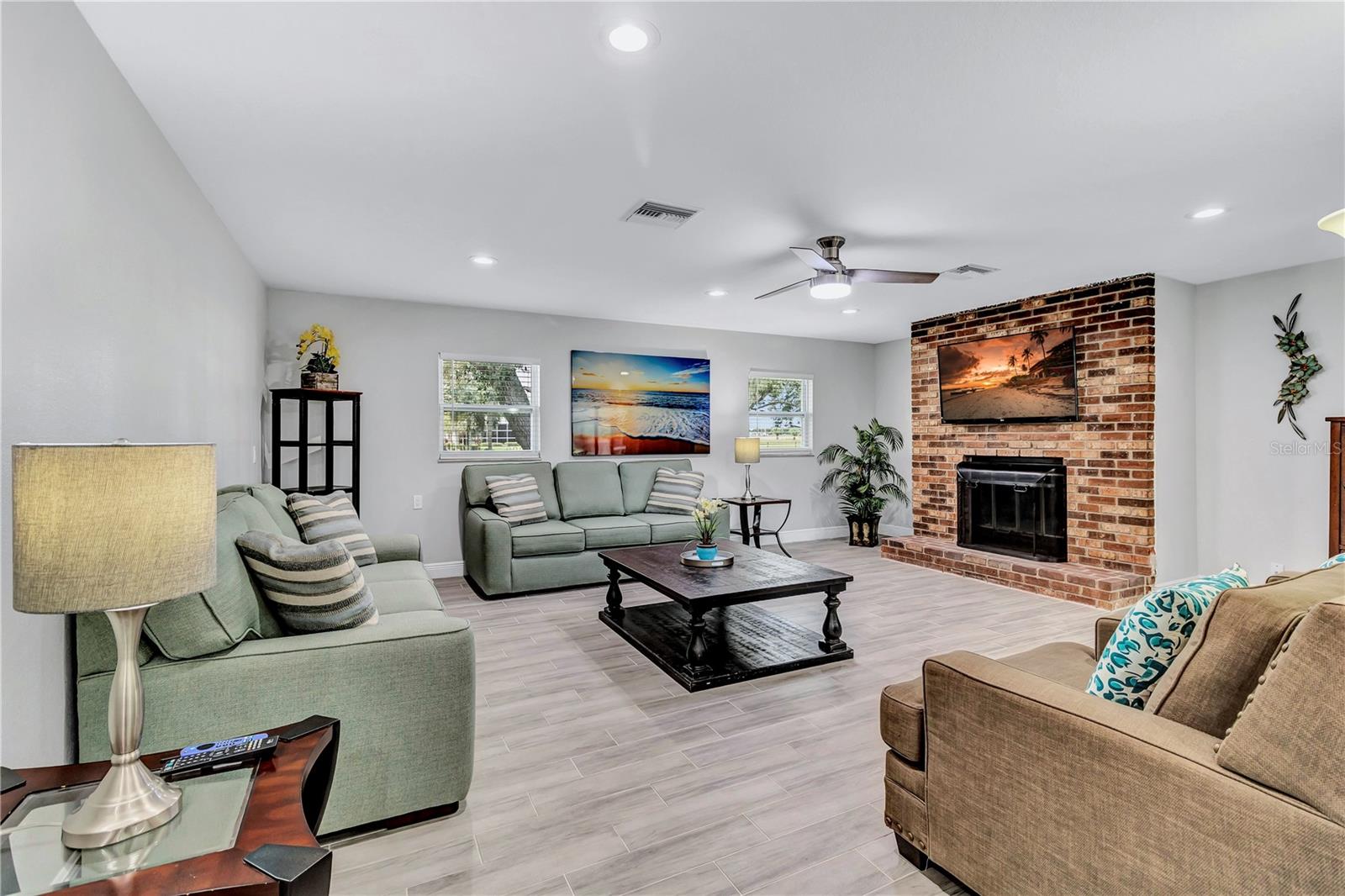 FLORIDA LAND & IMPROV CO ADD - Residential Lease