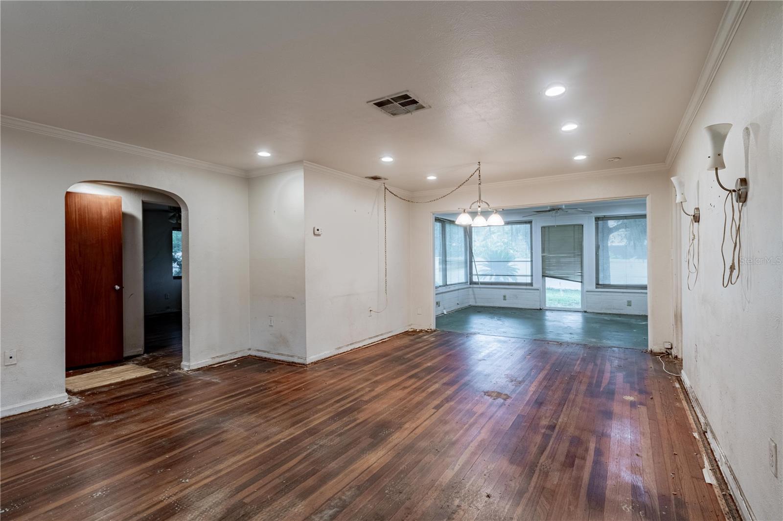 546 LAKE COMO CIRCLE