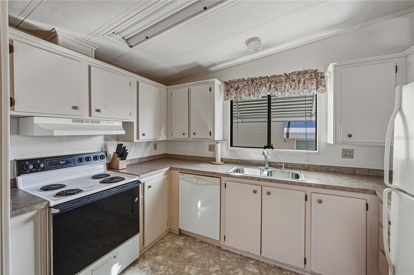 COLONY HILLS COMMUNITY - Residential