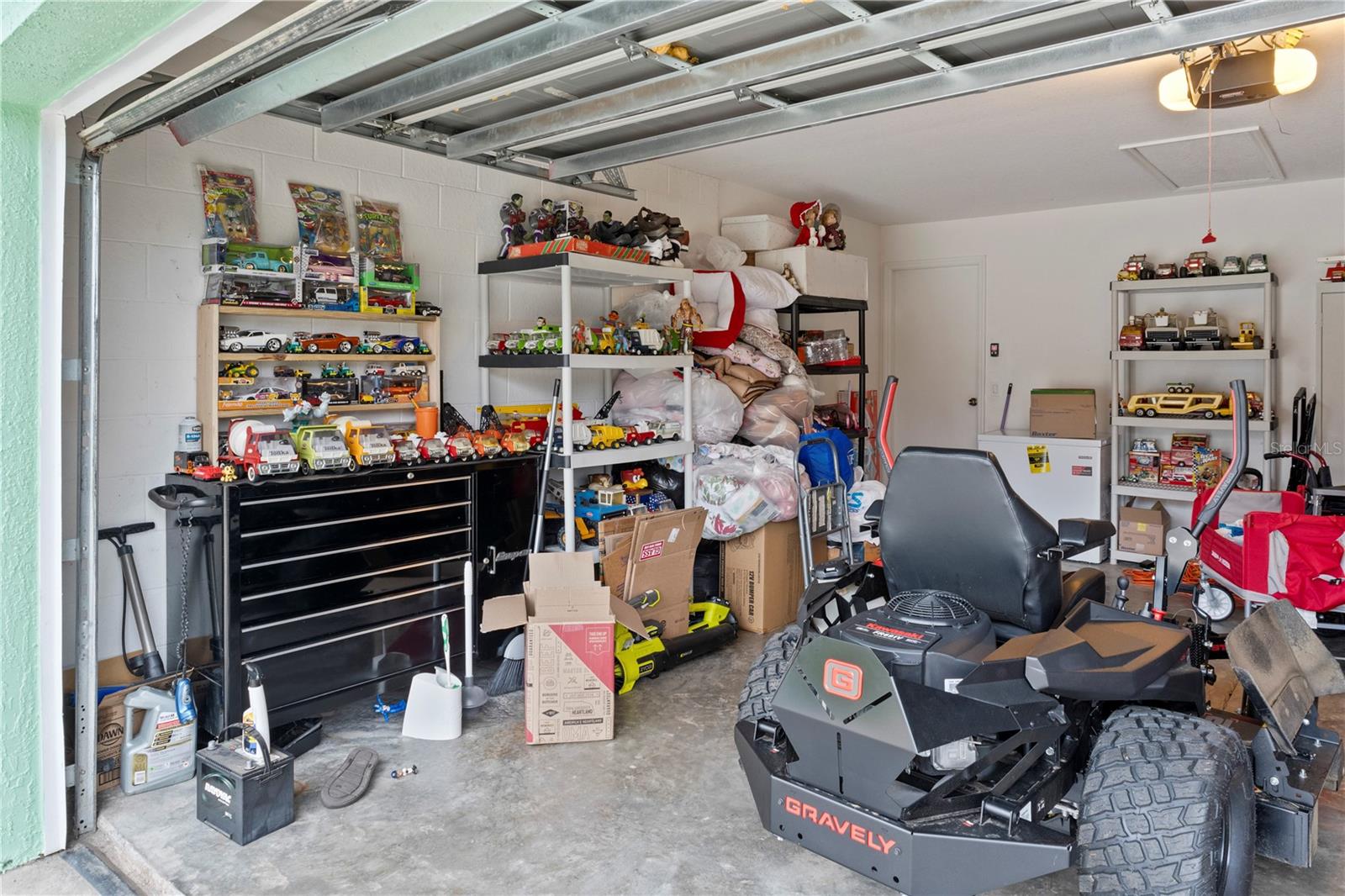 15 LOCUST LOOP DRIVE