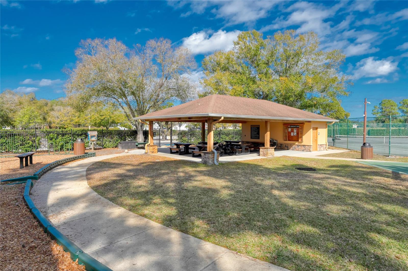 NINE EAGLES UNIT ONE SEC I - Residential