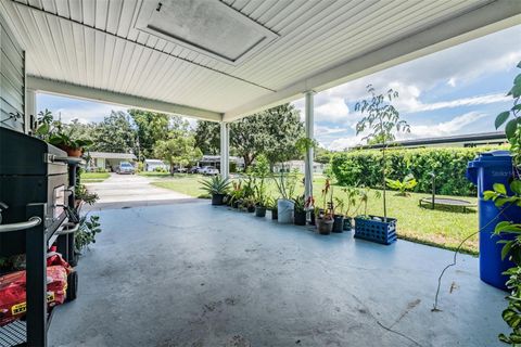 A home in LAKELAND