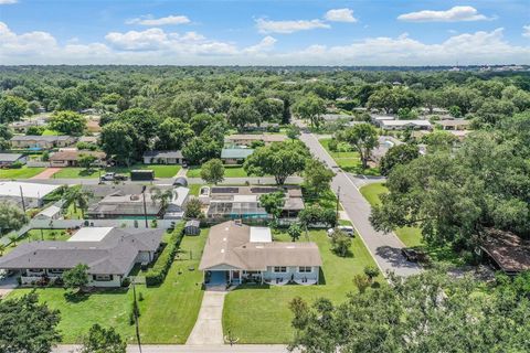 A home in LAKELAND