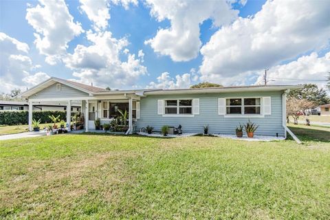 A home in LAKELAND