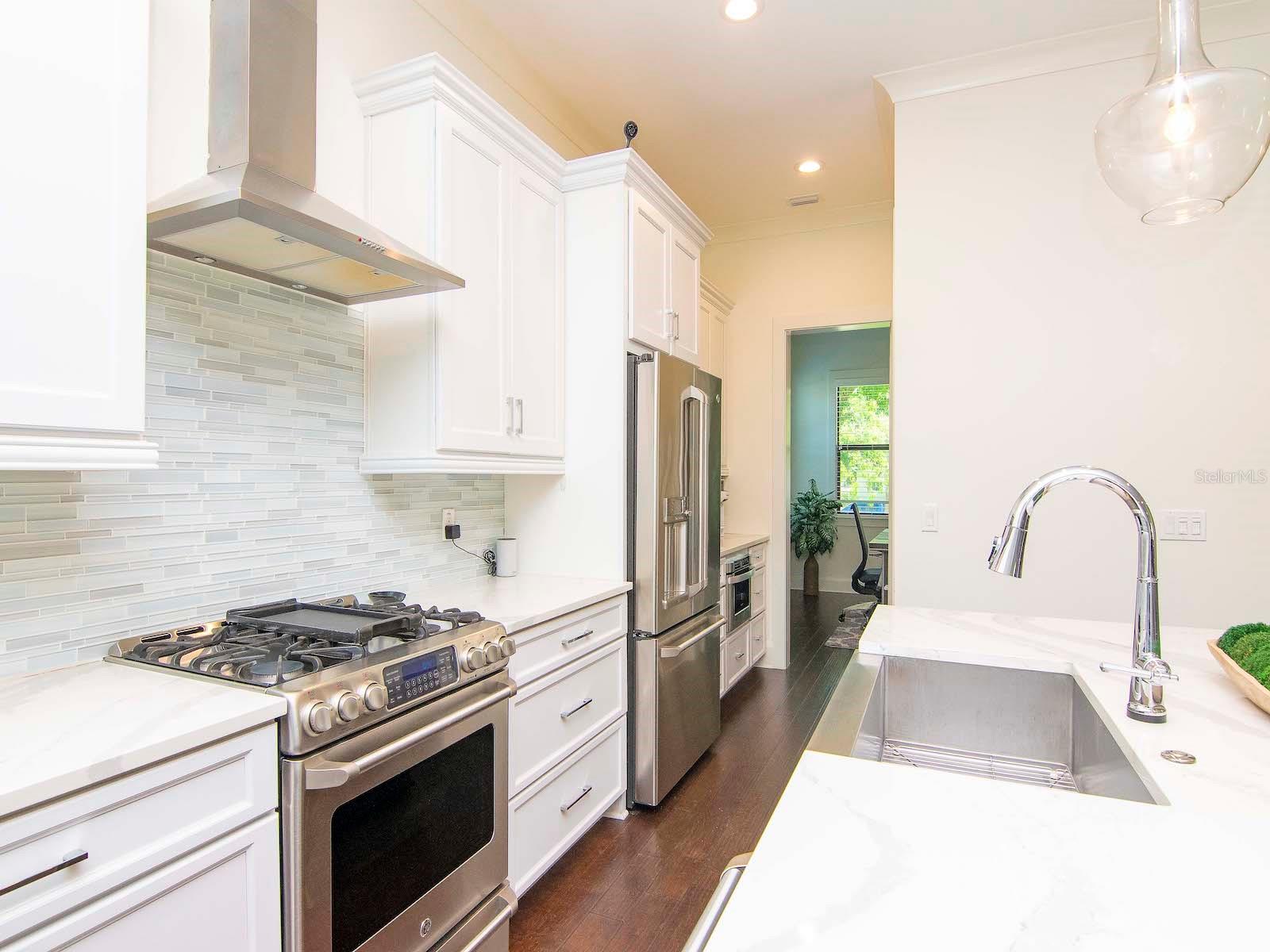 DAVIS ISLANDS PB10 PG52 TO 57 - Residential