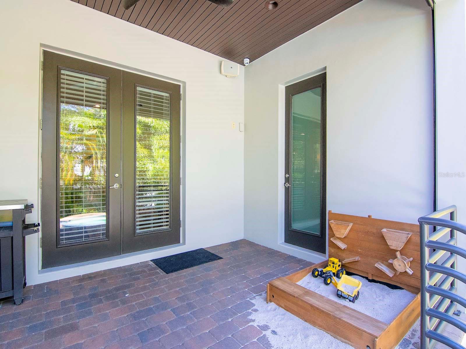 DAVIS ISLANDS PB10 PG52 TO 57 - Residential