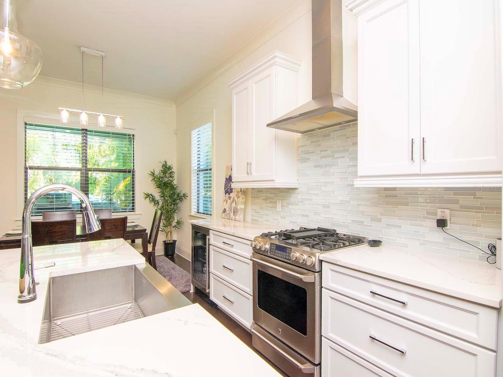 DAVIS ISLANDS PB10 PG52 TO 57 - Residential