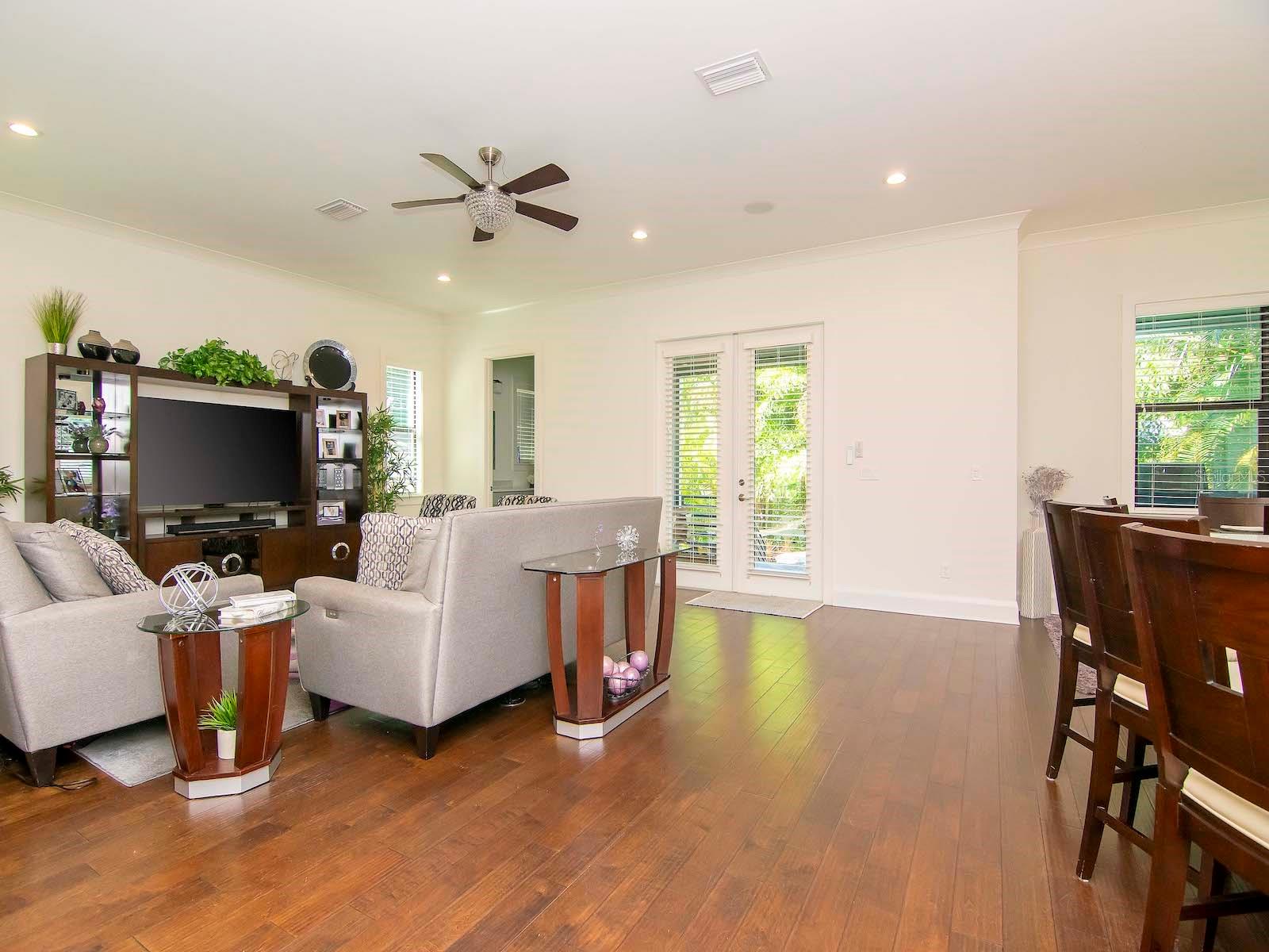 DAVIS ISLANDS PB10 PG52 TO 57 - Residential