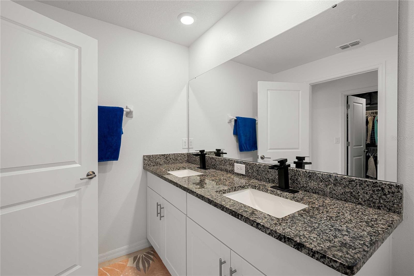 ABBOTT SQUARE PH 2 - Residential Lease