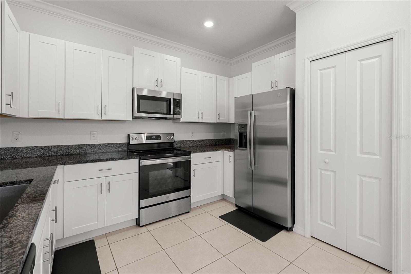 ABBOTT SQUARE PH 2 - Residential Lease