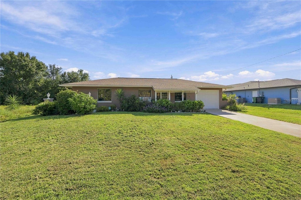Photo of 7320 Yardley Street, Englewood, FL 34224 (MLS # D6149224)