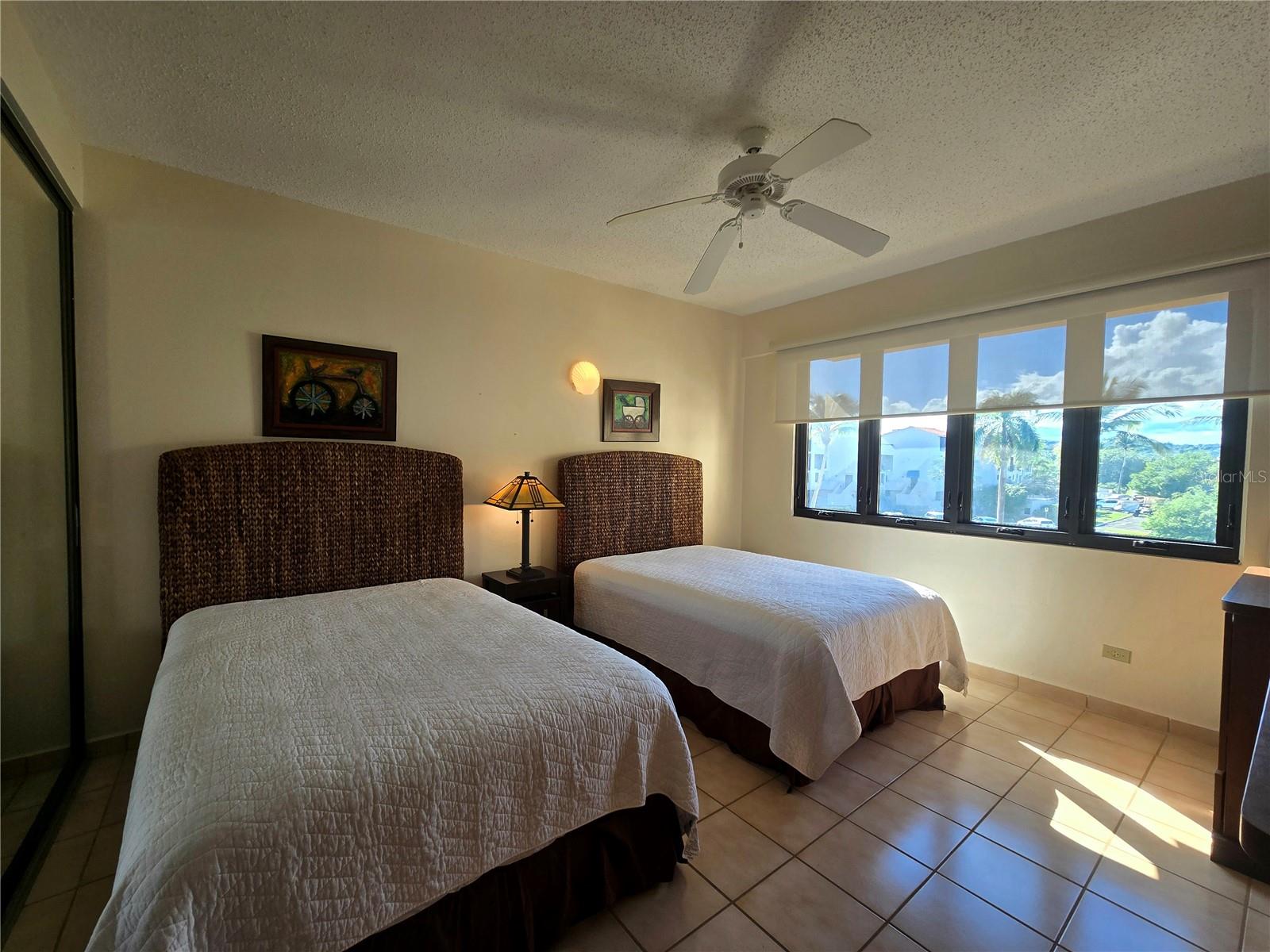 CRESCENT BEACH - Residential