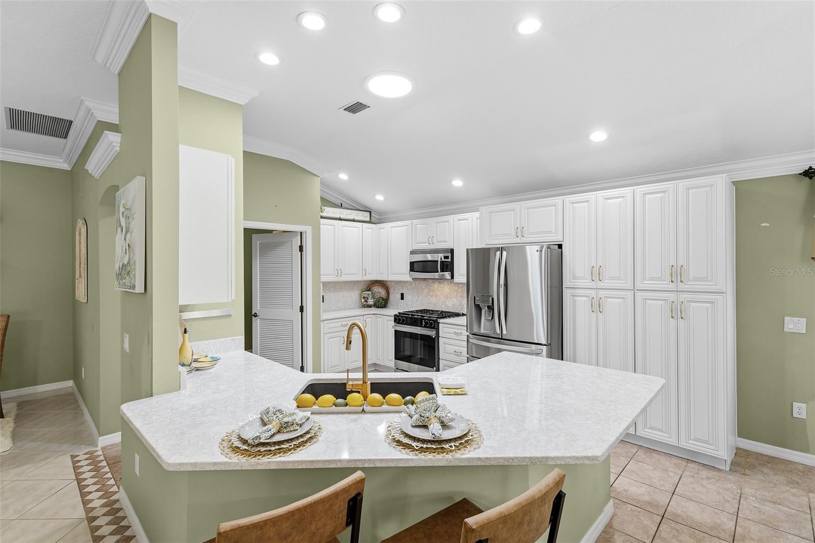 1527 GOLDEN RIDGE DRIVE