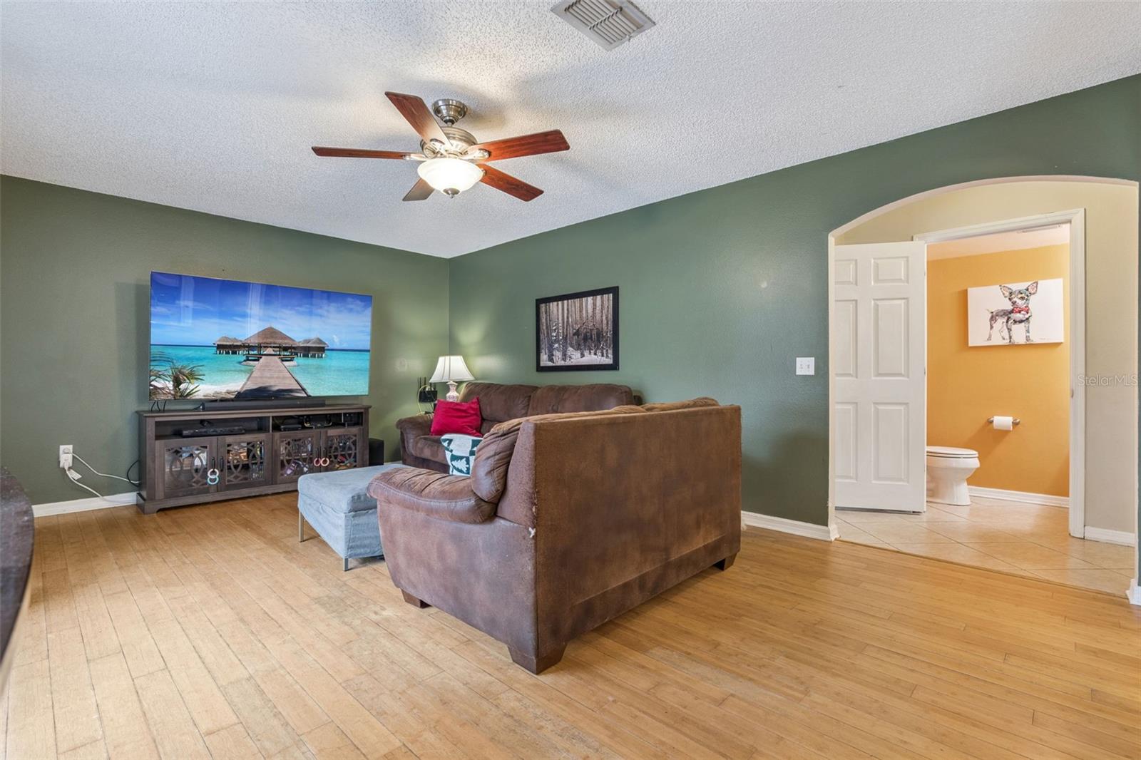 LAKE DOE COVE PH 02 48 59 - Residential