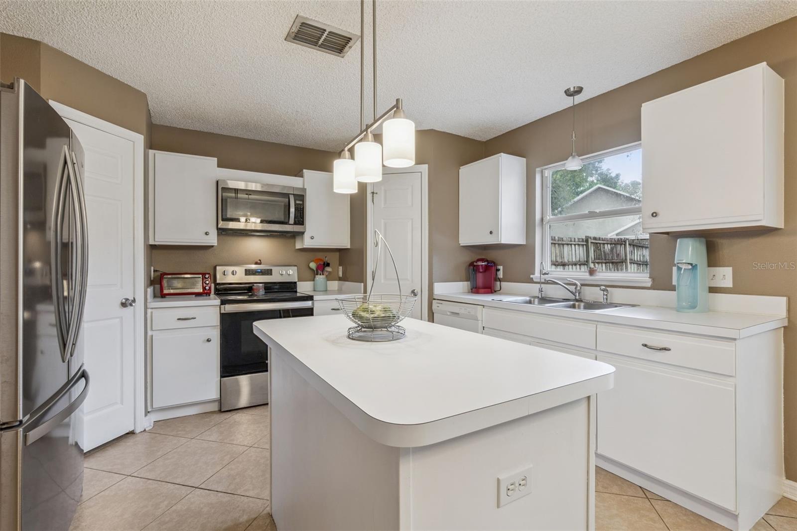 LAKE DOE COVE PH 02 48 59 - Residential