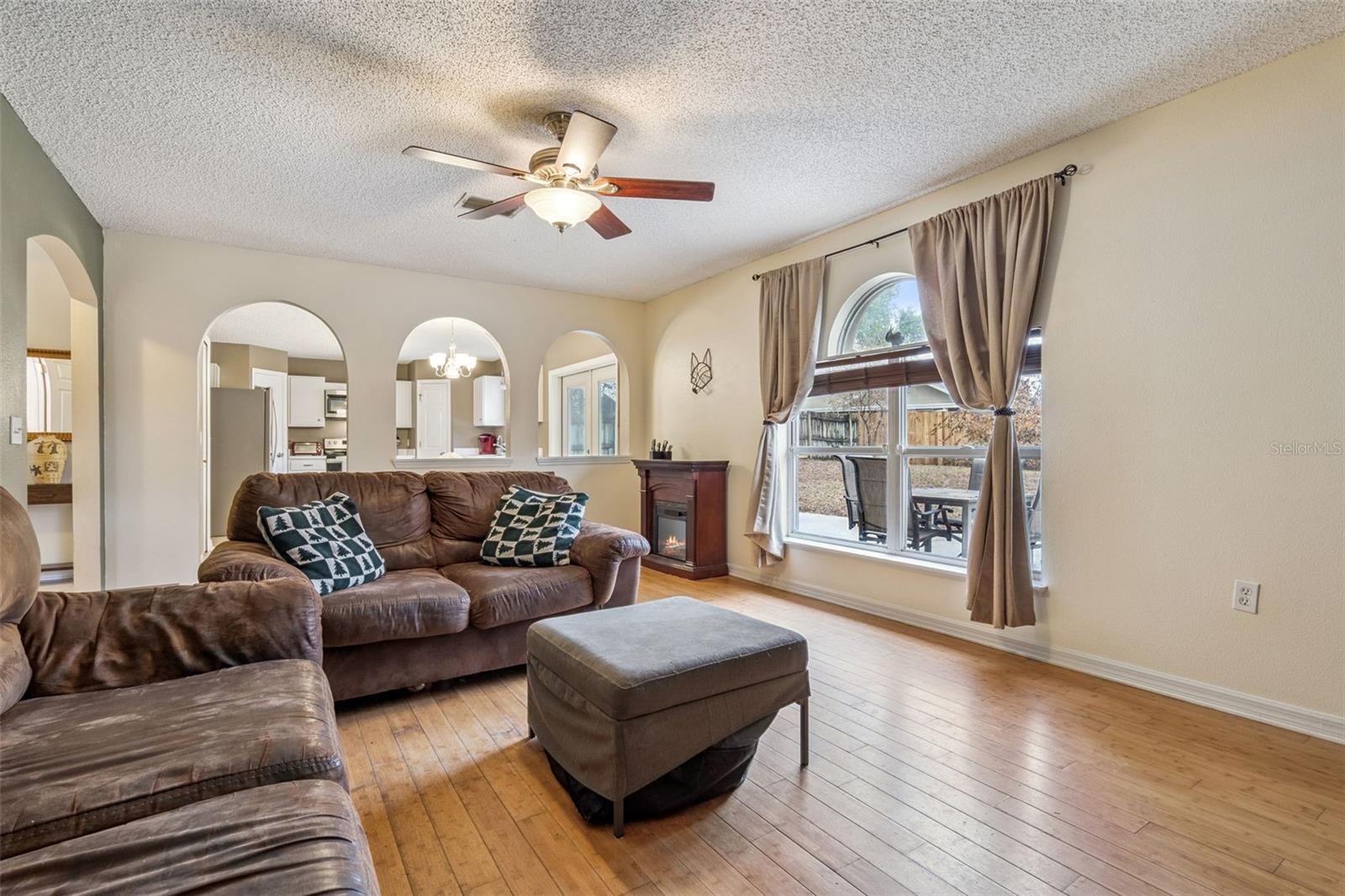 LAKE DOE COVE PH 02 48 59 - Residential