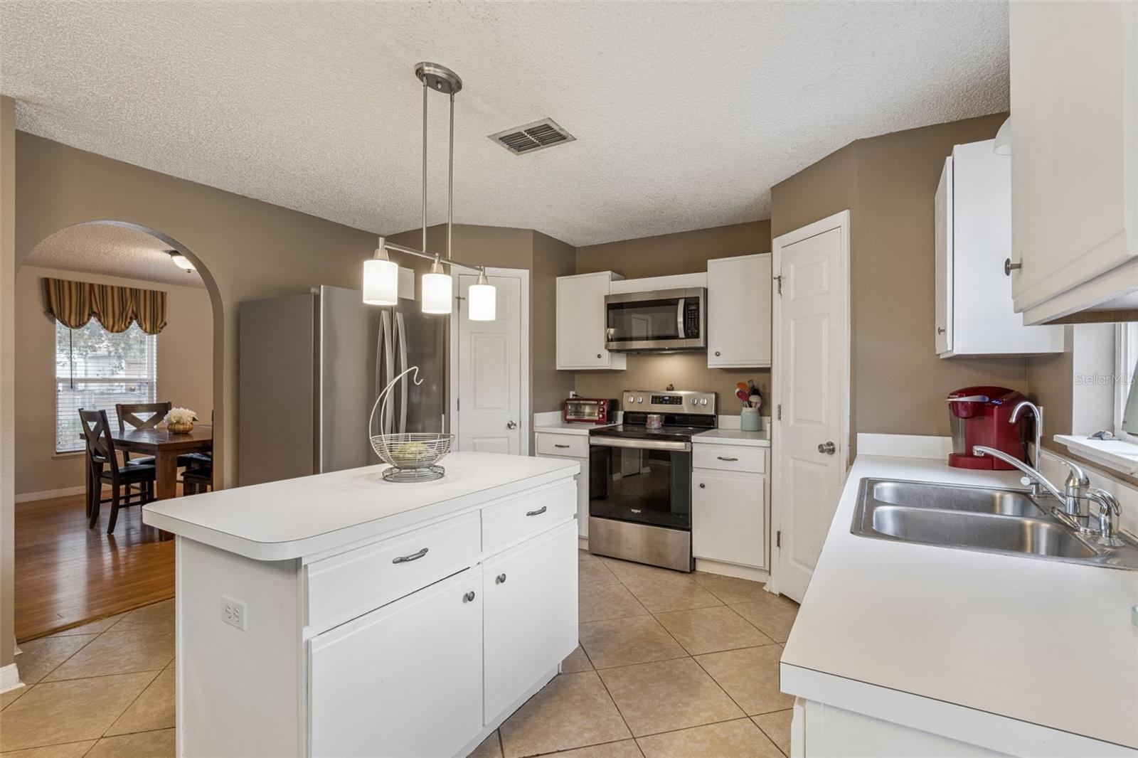 LAKE DOE COVE PH 02 48 59 - Residential