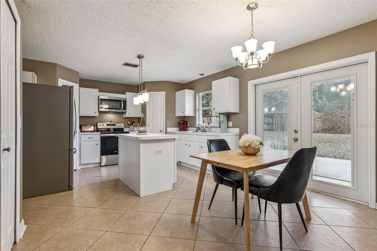 LAKE DOE COVE PH 02 48 59 - Residential