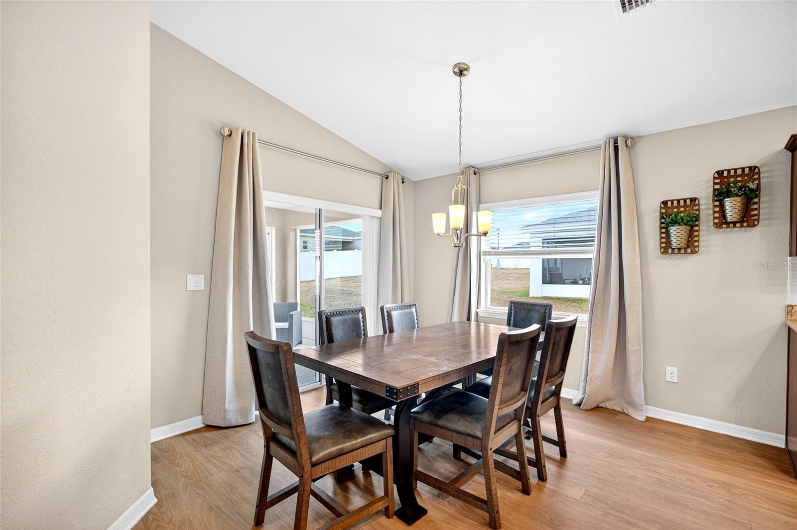 SUMMERCREST - Residential