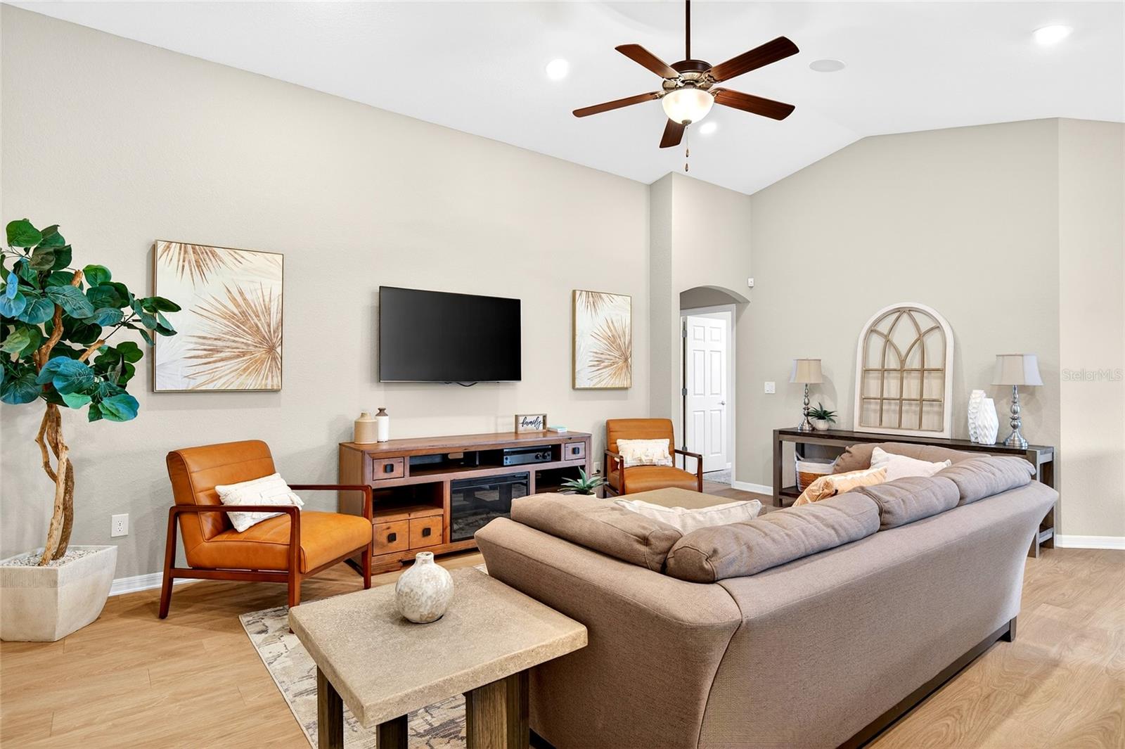 SUMMERCREST - Residential