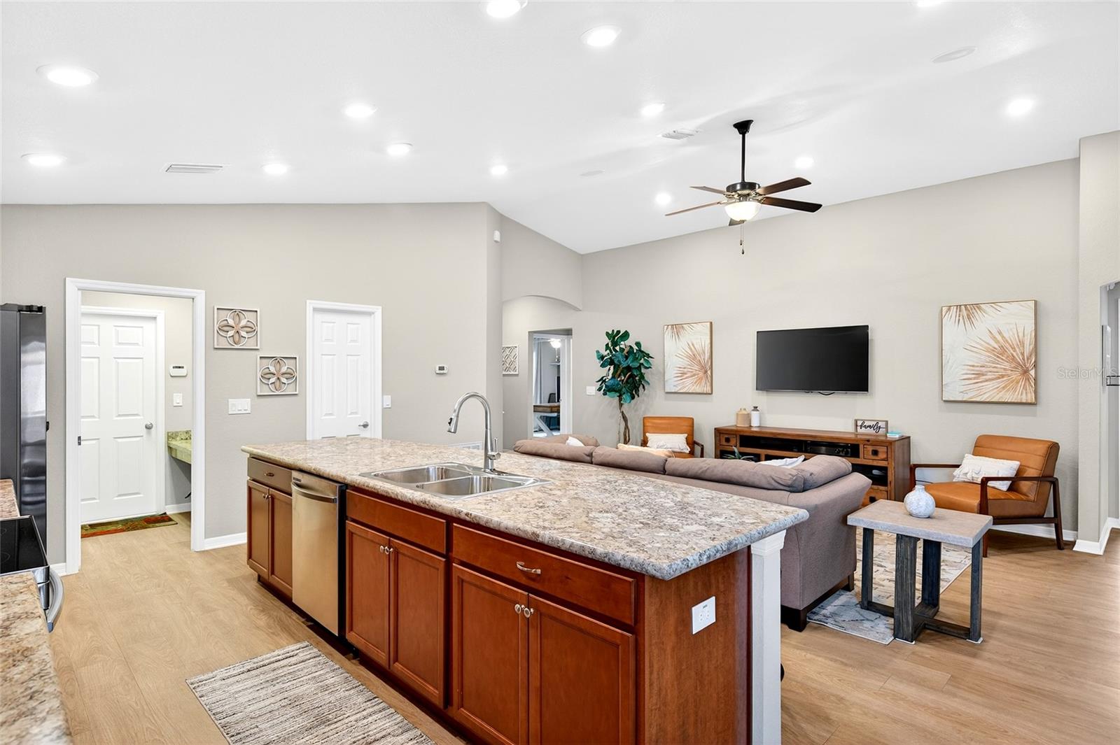 SUMMERCREST - Residential