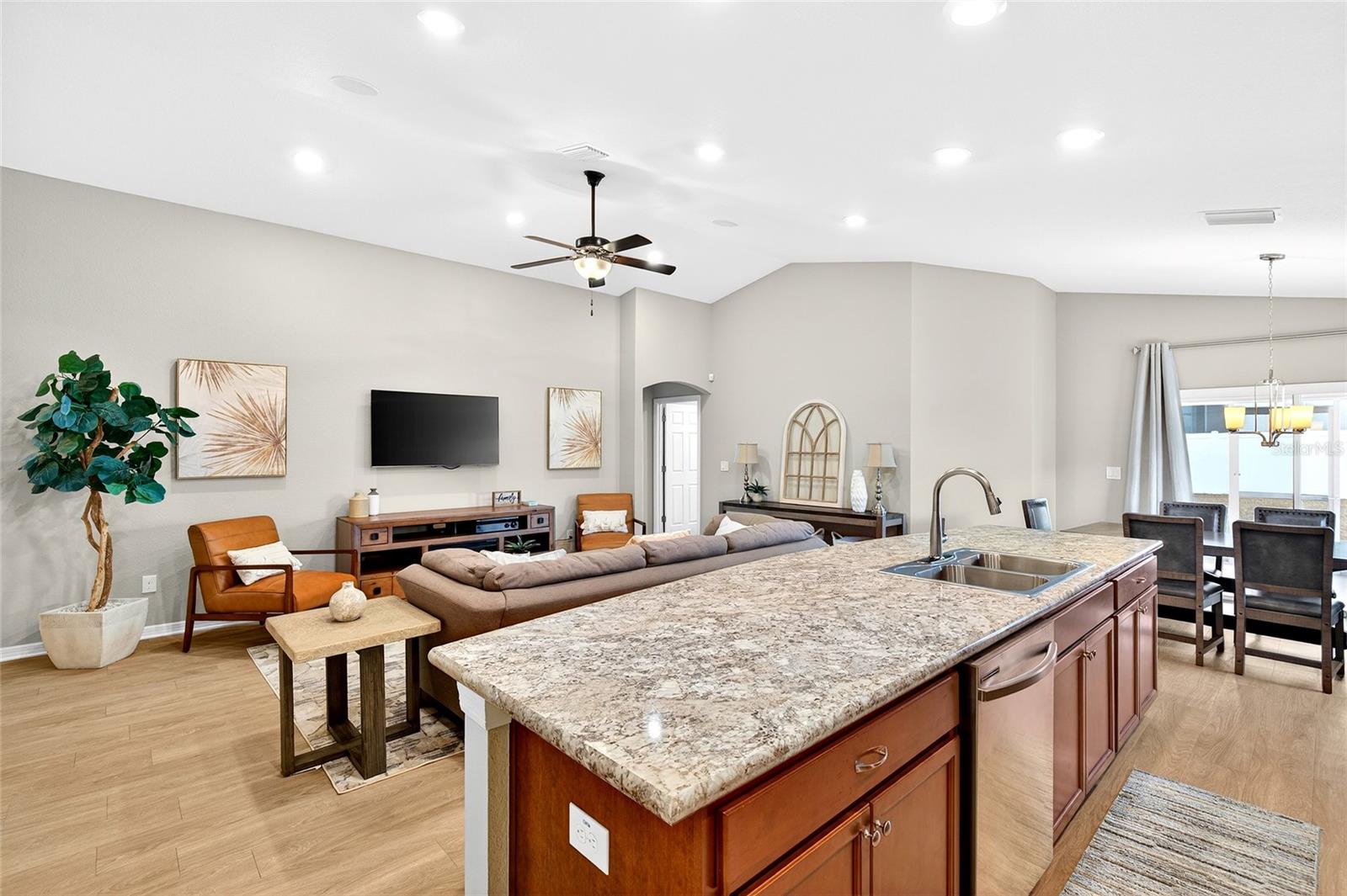 SUMMERCREST - Residential