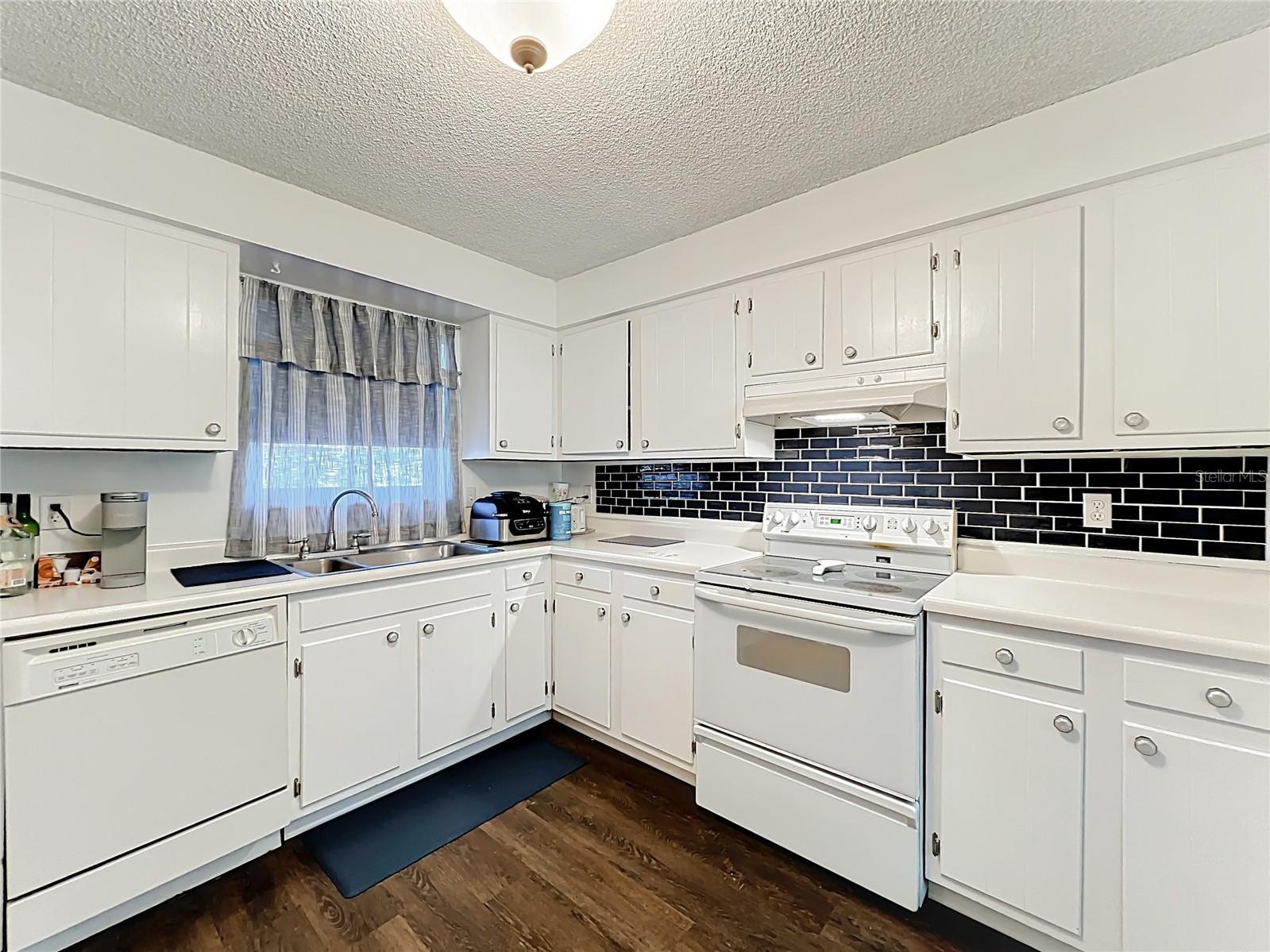 FOUR SEASONS CONDO - Residential