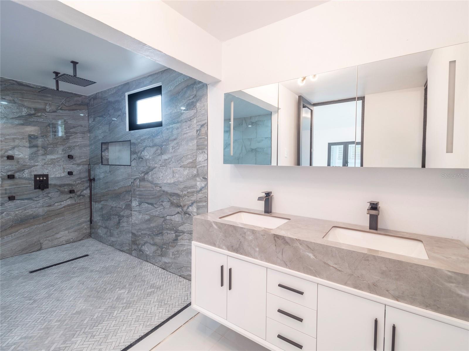 URB EL RETIRO - Residential