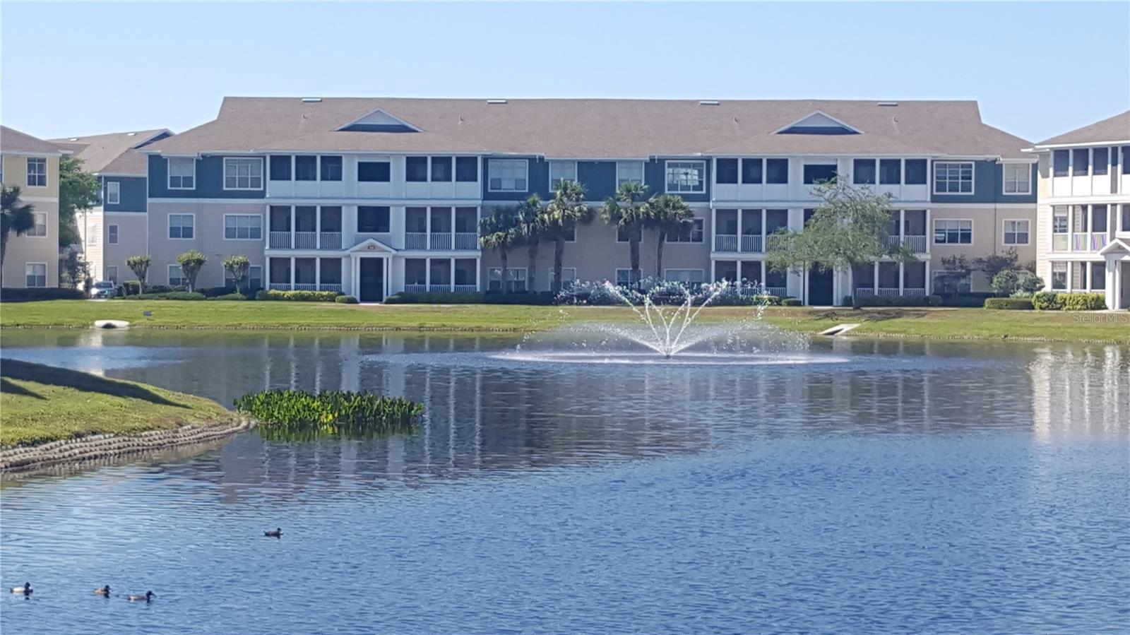 1BR/1BA Palms of Cortez condo overlooking the community lake and pool. This third-floor unit offers spacious cathedral ceilings in the living/dining and tray ceilings in the bedroom. Inside utility room with washer/dryer hookups. Palms of Cortez is a gated community with a clubhouse, a beautiful pool overlooking the lake, a fitness center, and tennis courts. Close to Cortez Rd restaurants & shopping, IMG Academy, State College of Florida, and only about 10 minutes to the beach. Background/credit check