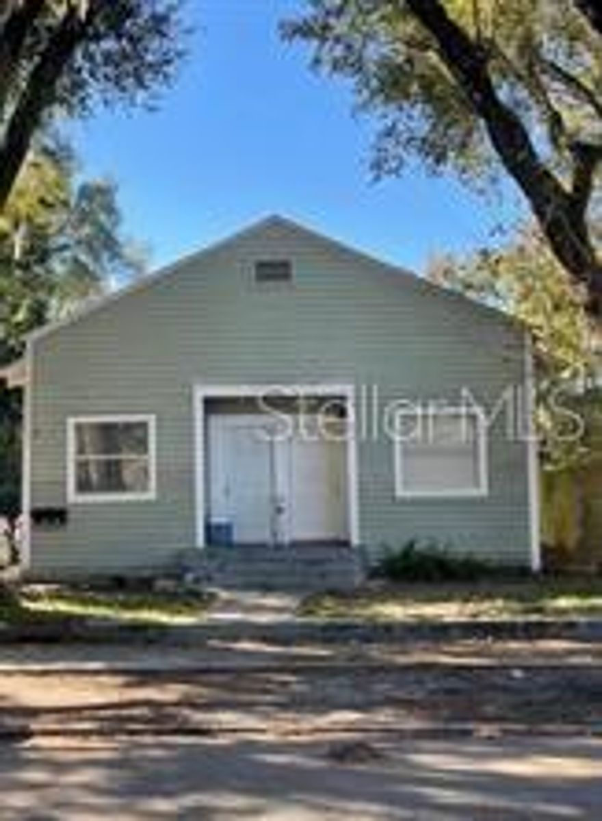 Apartment for rent 2/1 unit of Sligh ave and central ave. Located in the North East Seminole Heights. Rent is $1550 per month you must make 3 times the rent amount after taxes to qualify for this apartment.
