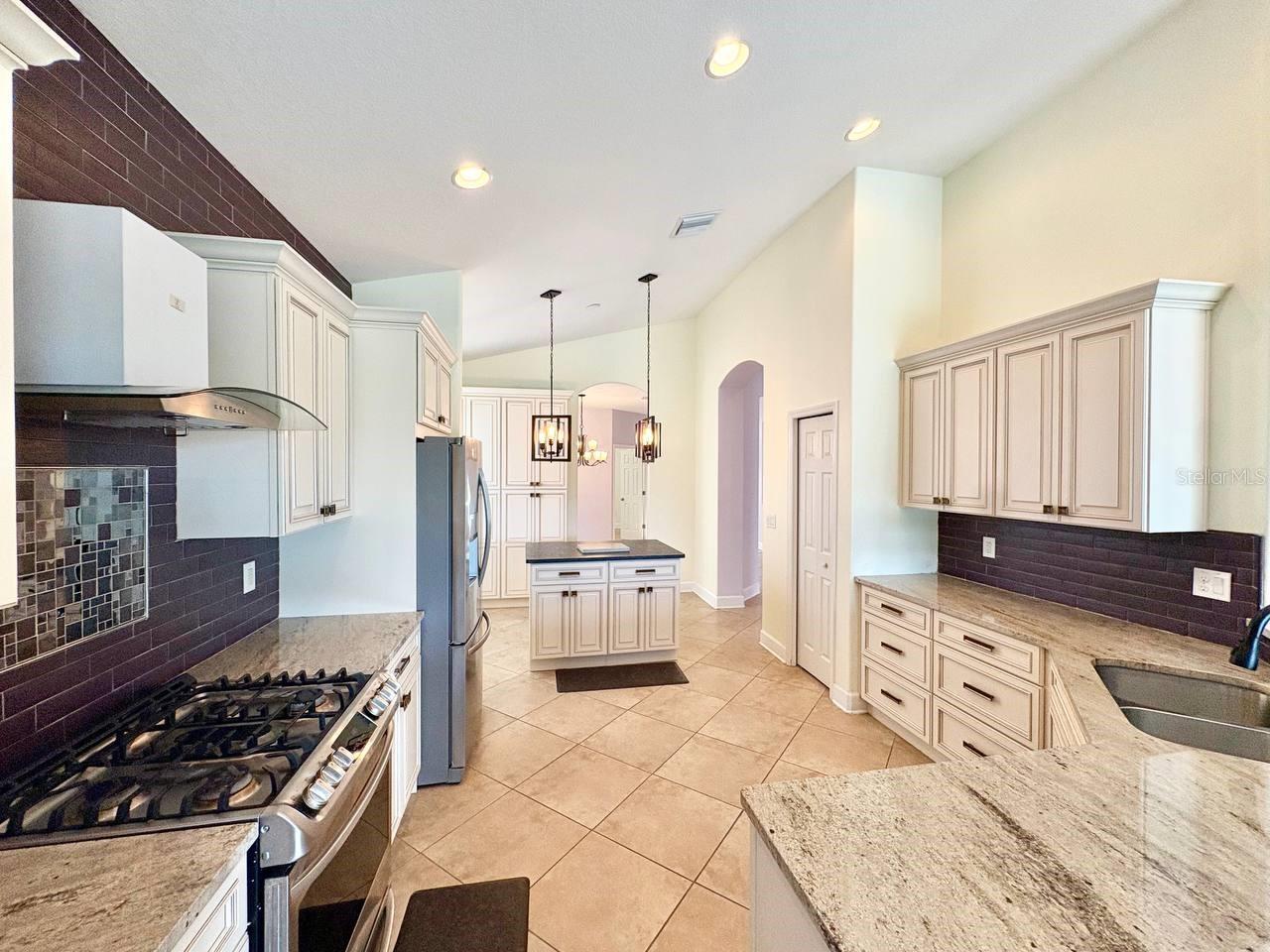 AVELAR CREEK SOUTH - Residential Lease