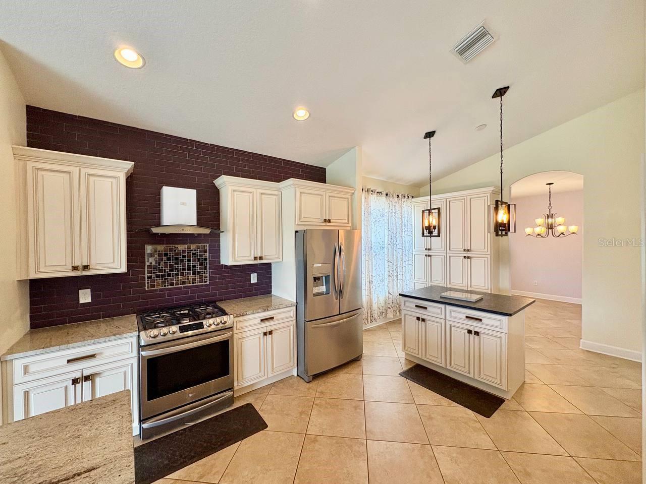 AVELAR CREEK SOUTH - Residential Lease