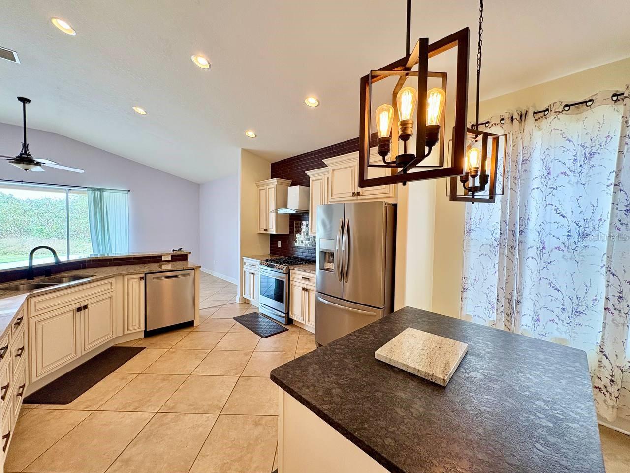 AVELAR CREEK SOUTH - Residential Lease