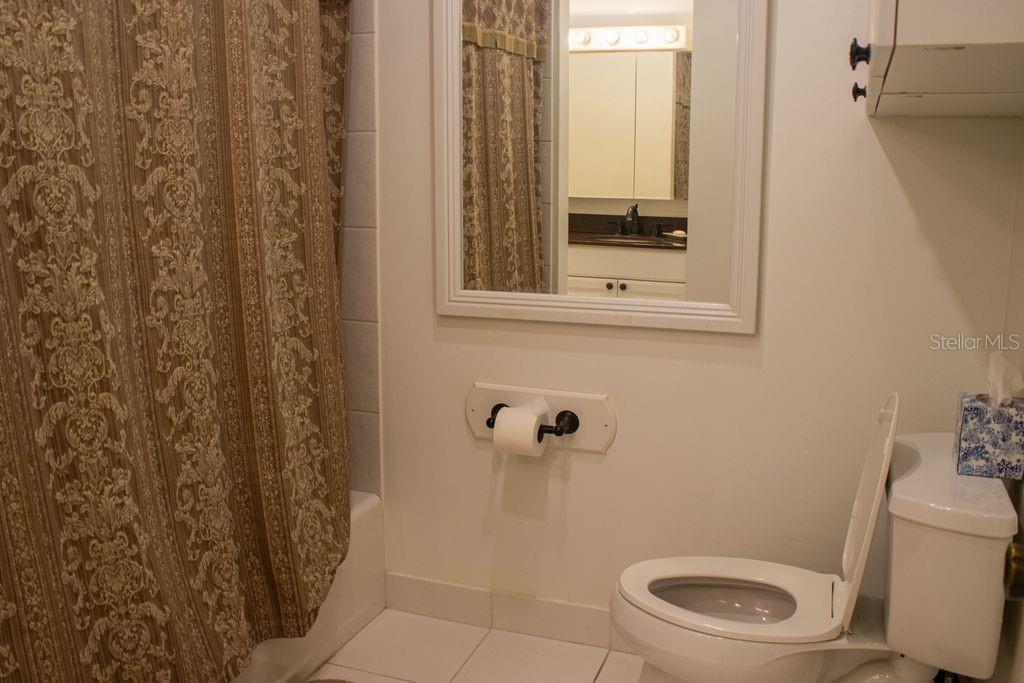 LONG BAYOU - Residential Lease