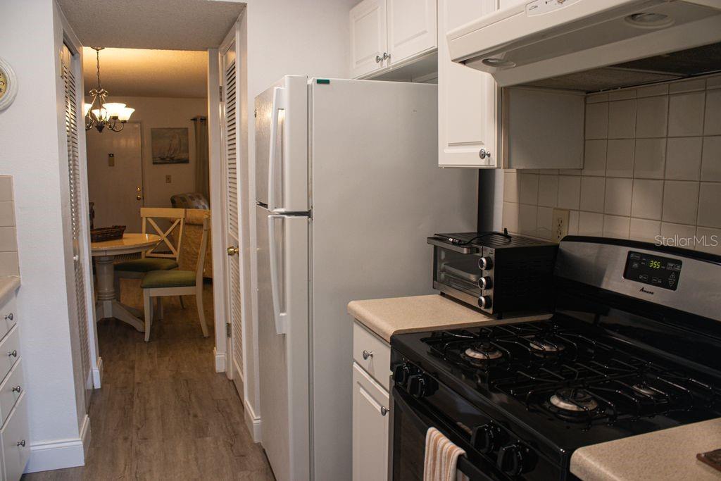 LONG BAYOU - Residential Lease