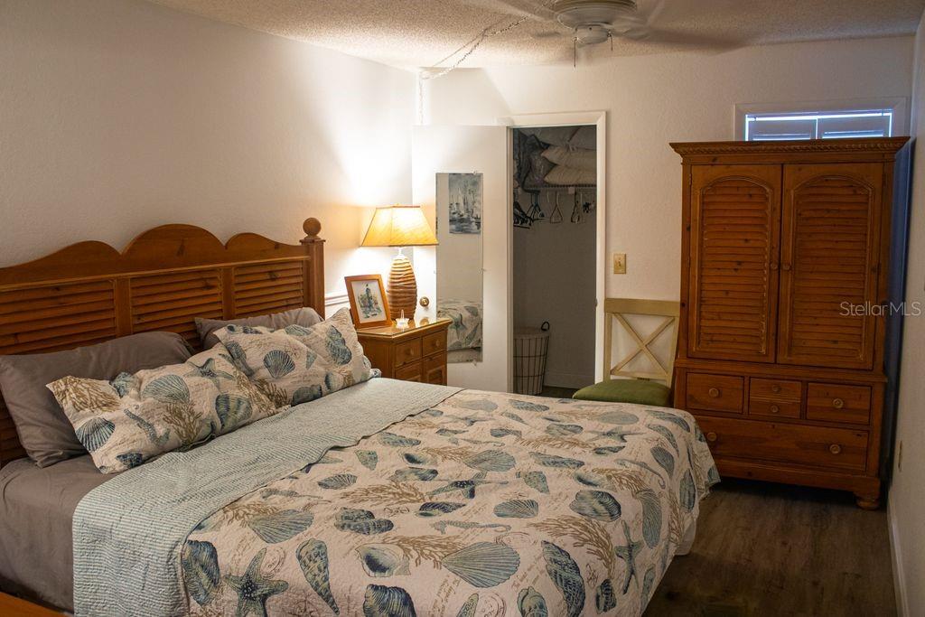 LONG BAYOU - Residential Lease